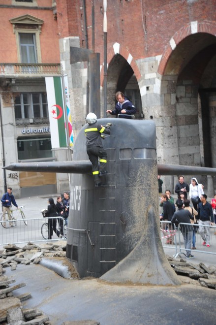 Como é que este submarino para as ruas de Milão?  4
