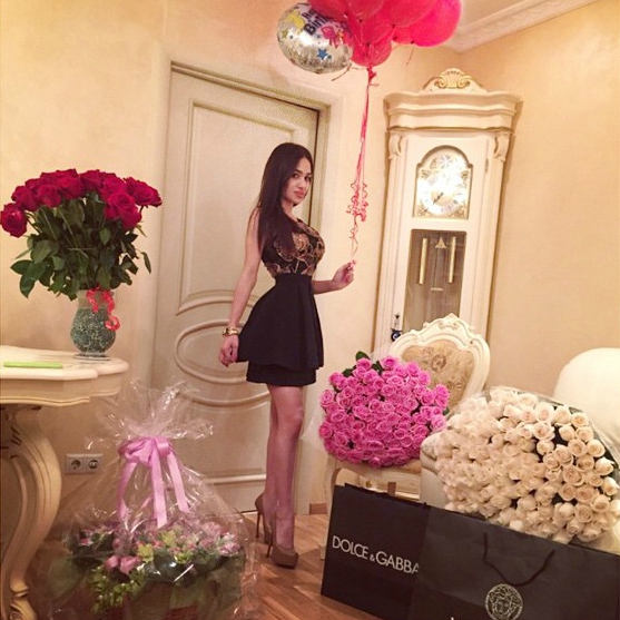 Топ российского инстаграма: гигабайты бикини и нарощенных ногтей Топ российского инстаграма: гигабайты бикини и нарощенных ногтей Instagram, девушки, интернет, социальные сети