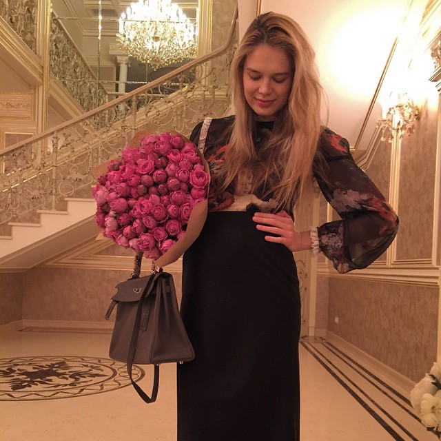 Топ российского инстаграма: гигабайты бикини и нарощенных ногтей Топ российского инстаграма: гигабайты бикини и нарощенных ногтей Instagram, девушки, интернет, социальные сети