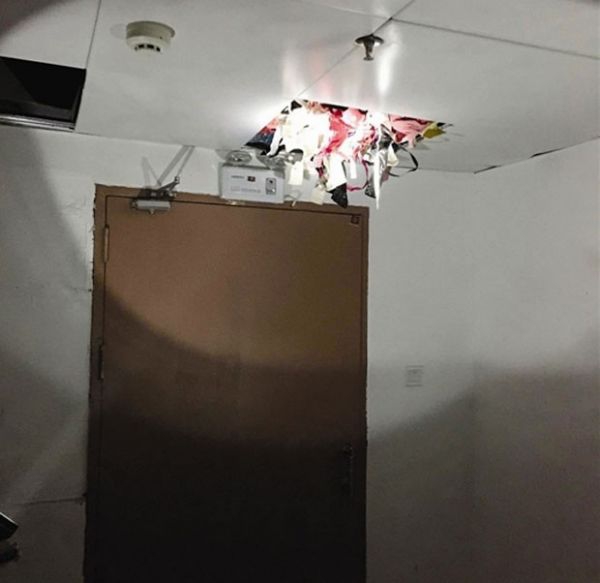 Потолок не выдержал 2000 украденных предметов нижнего белья Потолок не выдержал 2000 украденных предметов нижнего белья белье, вор, китай