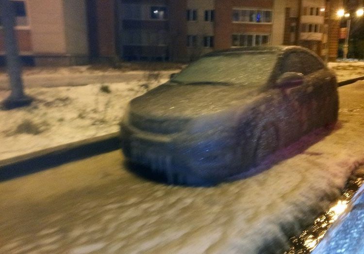 Водителя ждёт сюрприз Водителя ждёт сюрприз вода, лед, прорыв трубы