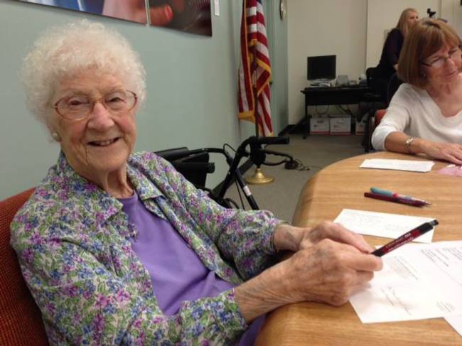 Самая пожилая пользовательница Facebook празднует 107-летие facebook, долгожитель, женщина, пользовательница