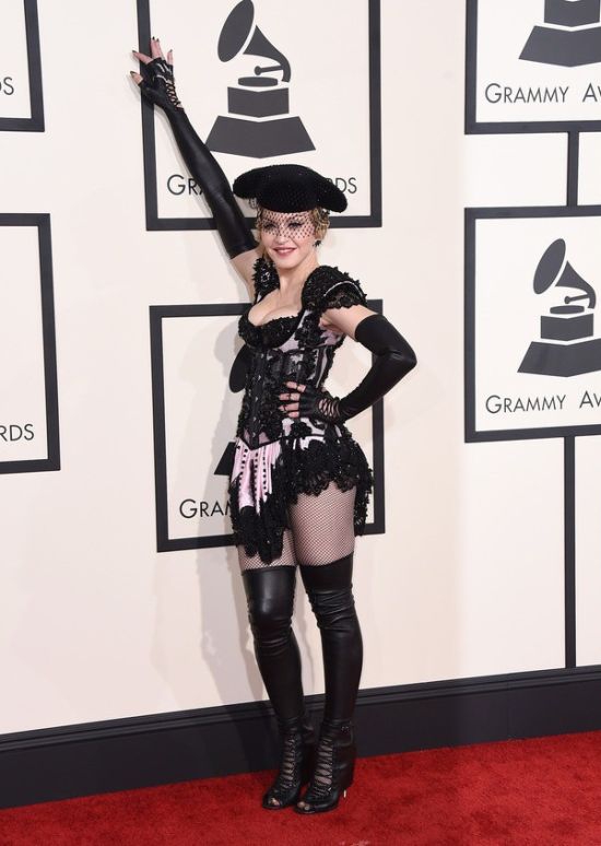 Мадонна в костюме «матадора» шокировала зрителей  премии «Грэмми»  грэмми, костюм, мадонна