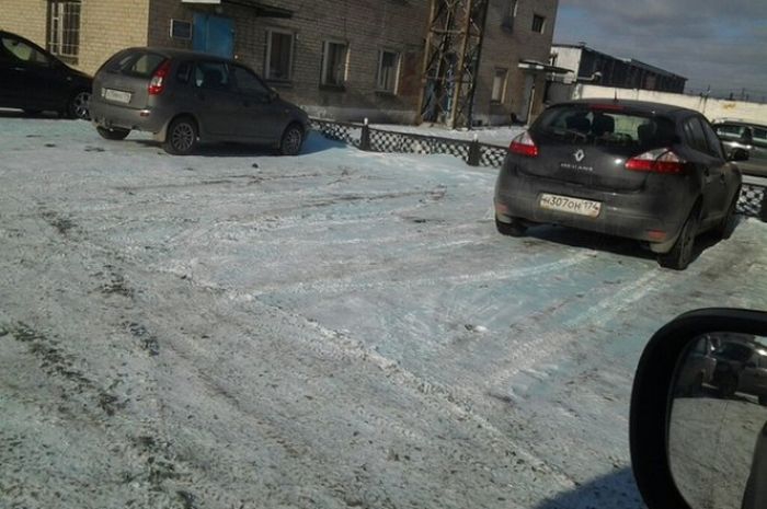 В Челябинской области выпал снег голубого цвета снег, челябинск