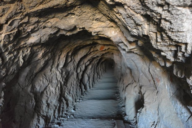 Человек-крот: мужчина провёл 32 года, копая пустыню крот, тунель, чудак