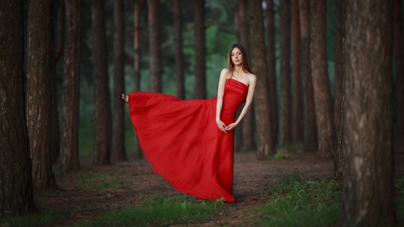 Ода красному платью девушки, красное платье, фотография