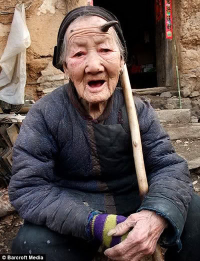 У столетней китайской бабушки растут рога бабушка, китай, рога