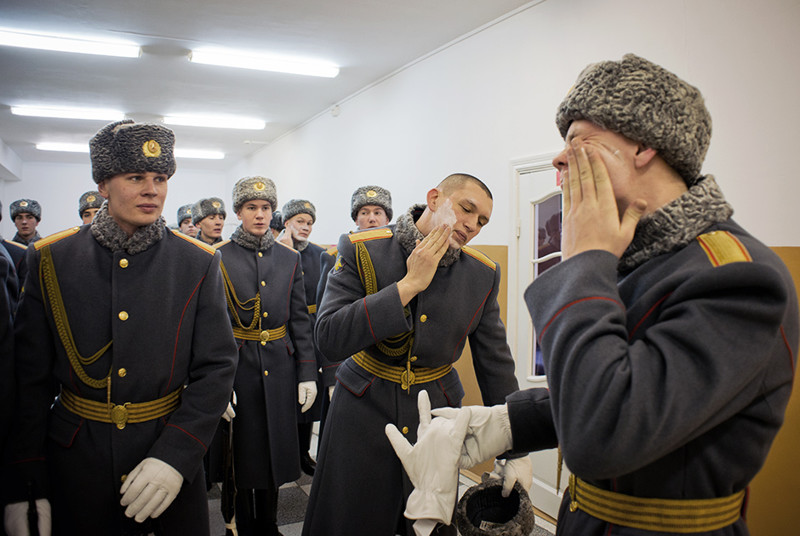 Обратная сторона парада : жизнь и быт почетного караула армия, почетный караул