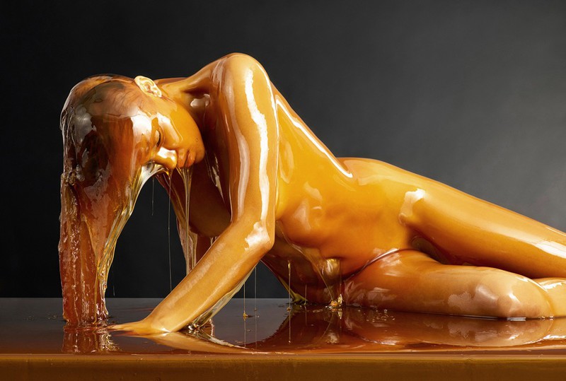 «Застывшие» в мёде образы, напоминающие восковые фигуры восковые фигуры, мед