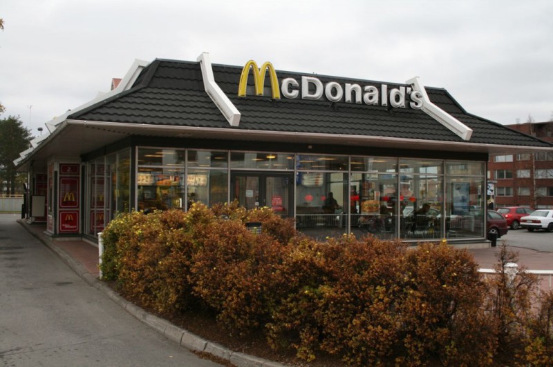 Самый северный МакДональдс находится на Полярном круге в Рованиеми, Финляндия еда, интересное, макдональдс, факты