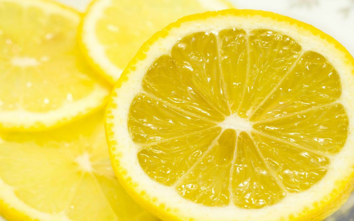5. В лимоне очень много витамина С.  заблуждения, люди, миф