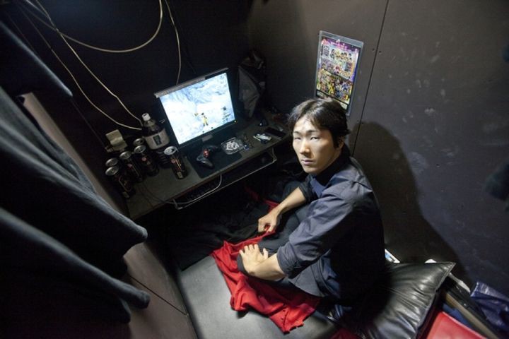 Японские «кибер-бомжи» живут в интернет-кафе