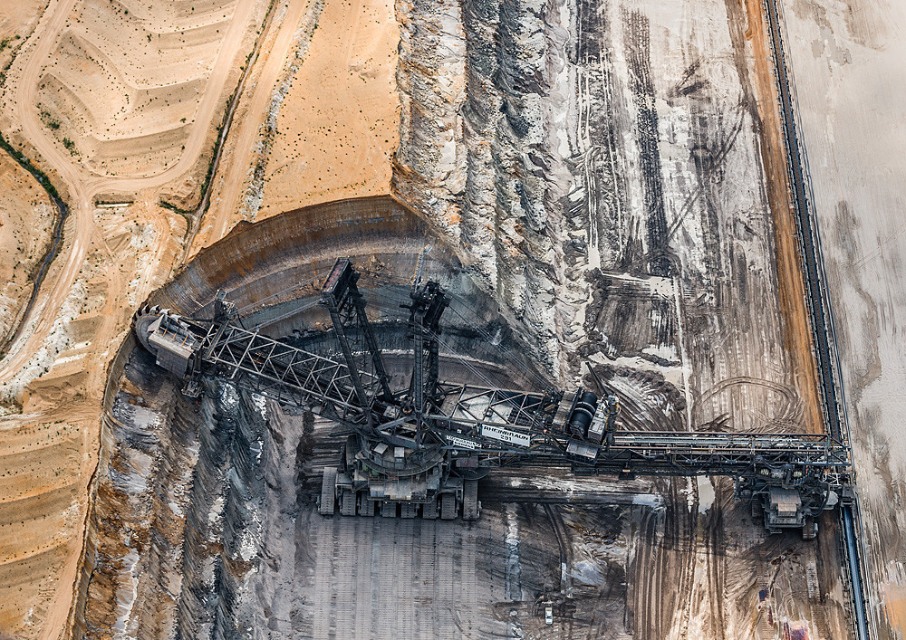Как выглядит гигантская дыра в земле, с высоты птичьего полёта аэрофотосъемка, фотография