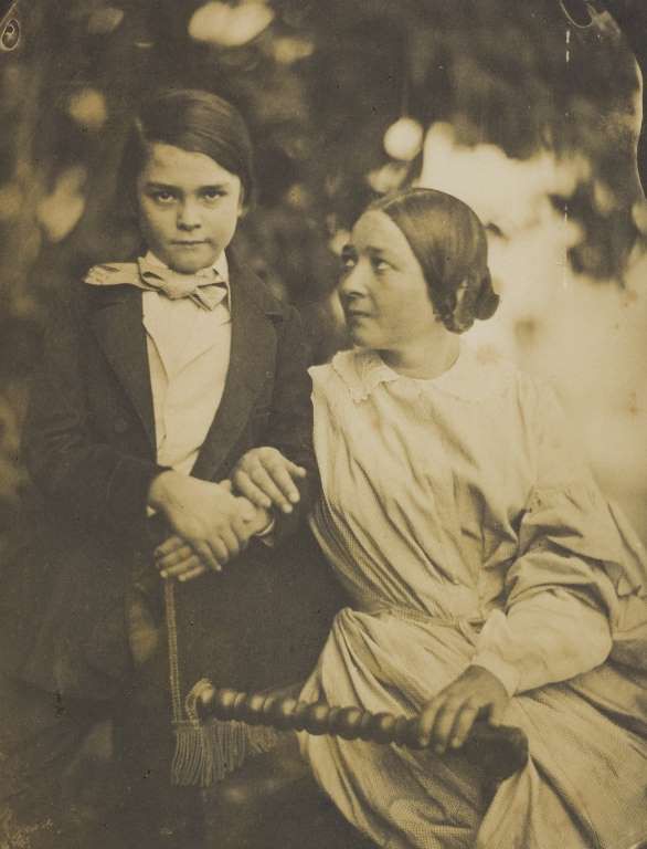 3. Мама и сын. 1855 год. Фотограф — Jean-Baptiste Frenet.  история, фото