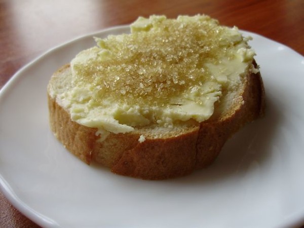 2. Белый хлеб с сахаром еда, сладкое, ссср