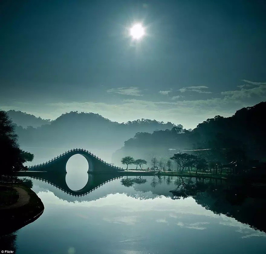 Лунный Мост — Тайбэй, Тайвань в мире, мост