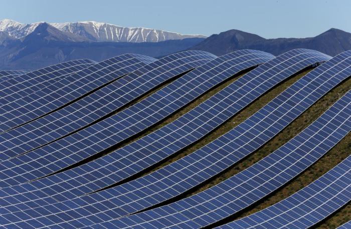 Долина солнечных батарей во Франции долина, солнечные батареи, франция