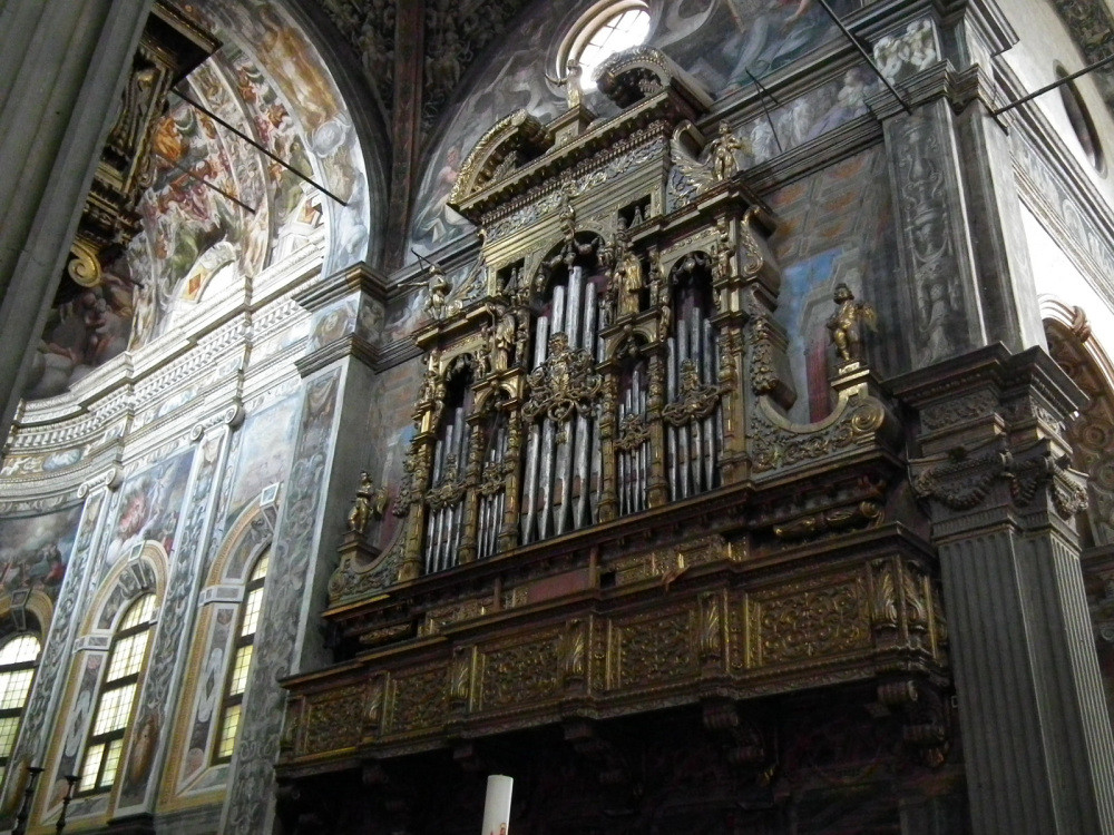 11. A Abadia de San Giovanni Evangelista (Parma, Itália), um instrumento musical, o órgão