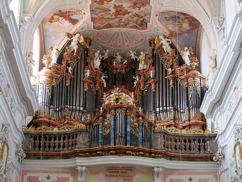 7. Igreja de St. George (Ochsenhausen, Alemanha), um instrumento musical, o órgão