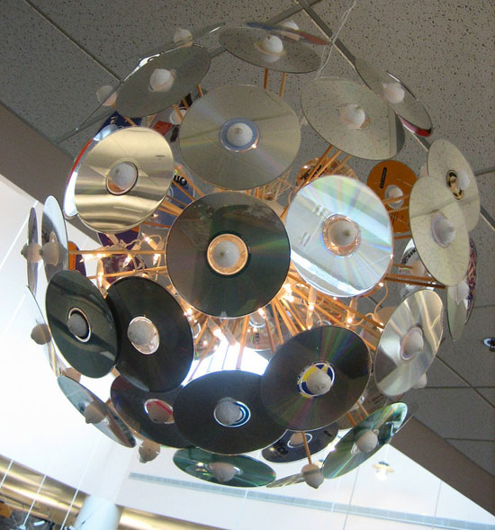 Светильник из CD дисков