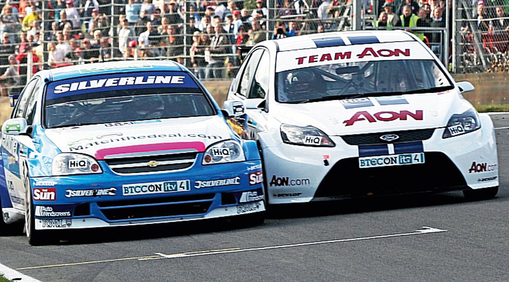Плато и Чилтон, 2009 год, Брэндс-Хэтч, BTCC, 0,015 с Самые непредсказуемые финиши в истории автоспорта Плато и Чилтон, 2009 год, Брэндс-Хэтч, BTCC, 0,015 с авто, гонки, история, финиш