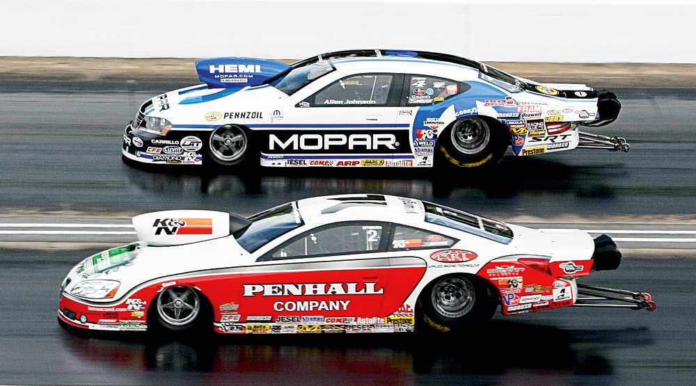 Эдвардс и Джонсон, 2012 год, Ford NHRA Thunder Valley Nationals, Бристоль Мотор Спидвей, 0,000 с Самые непредсказуемые финиши в истории автоспорта Самые непредсказуемые финиши в истории автоспорта Эдвардс и Джонсон, 2012 год, Ford NHRA Thunder Valley Nationals, Бристоль Мотор Спидвей, 0,000 с авто, гонки, история, финиш
