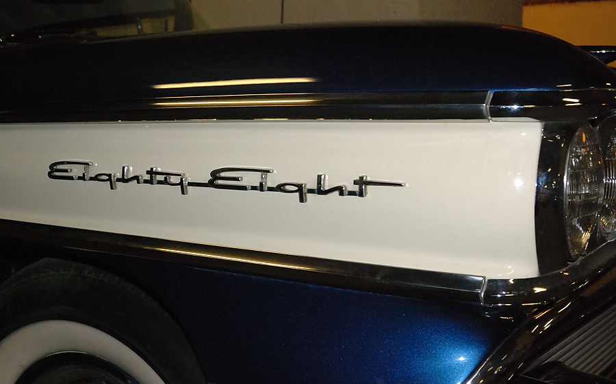 Oldsmobile 88. Фрагмент Oldsmobile 88. Фрагмент авто, автомузей, будапешт, музей