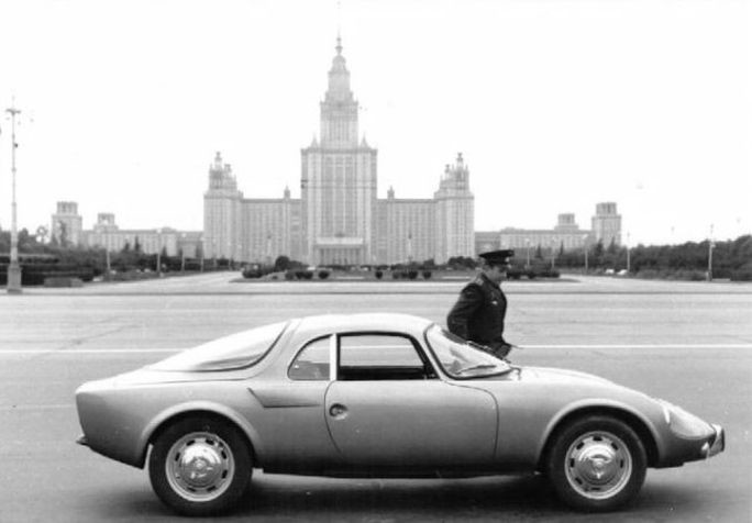 Подарок юрию гагарину автомобиль 21