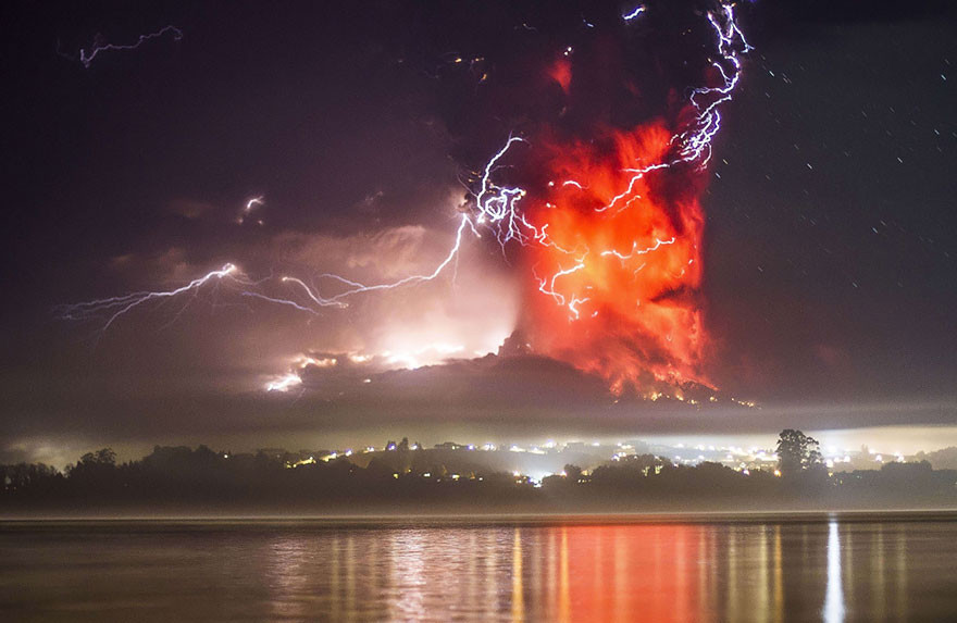 20 впечатляющих фотографий извержения вулкана Кальбуко в Чили  Кальбуко, вулкан, извержение, чили