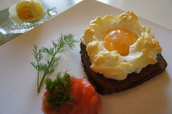5. Яичница в «гнезде» из белка еда, завтрак, яичница