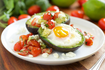 7. Яичница в авокадо еда, завтрак, яичница