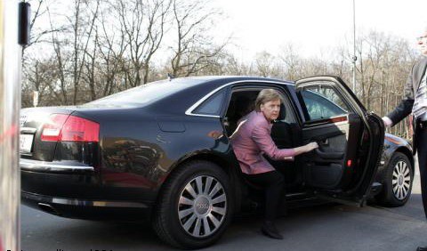 Канцлер Германии Ангела Меркель — Audi A8 производство Германии. авто, страны .