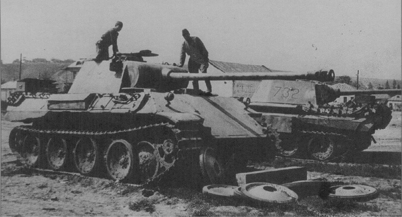 Захваченные исправными танки Pz.Kpfw. V «Пантера» (по некоторым данным из состава 10-й «Пантербригады»). вов, фото