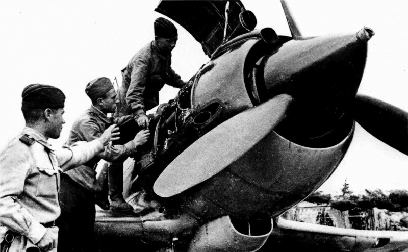 Истребитель МиГ-9 не пошел в серию, так как по результатам испытаний в 1942—1943 годах получил неудовлетворительную оценку. Его основные летные характеристики оказались хуже, чем у самолетов Ла-5 и Як-7. вов, фото