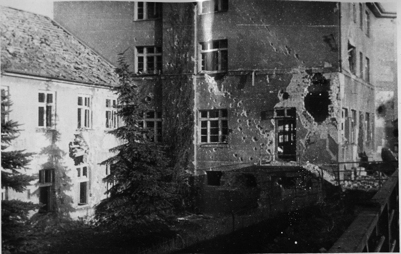 Кенигсберг, район Трагхайм после штурма, поврежденное здание. вов, фото