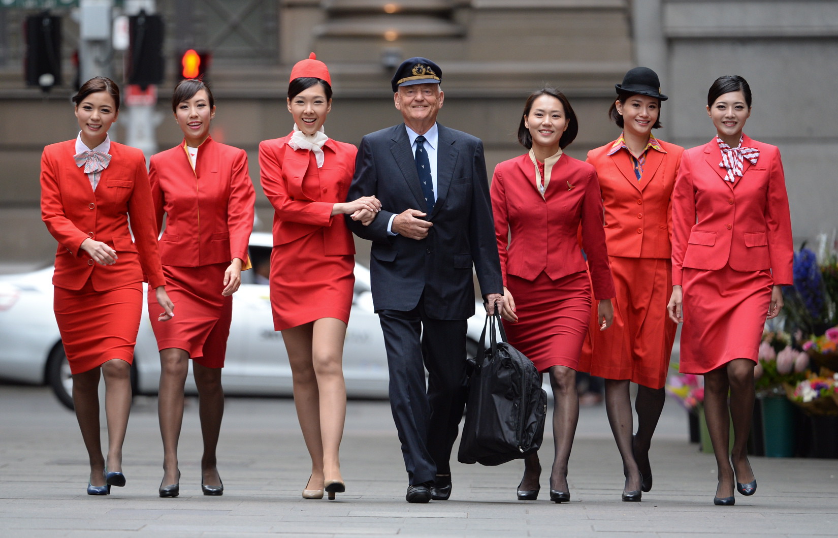 3-е место - Опять азиатская авиакомпания - гонконгский Cathy Pacific - всегда очень красивые, высокие и стройные девушки и прекрасная форма. девушки, красивые, рейтинг