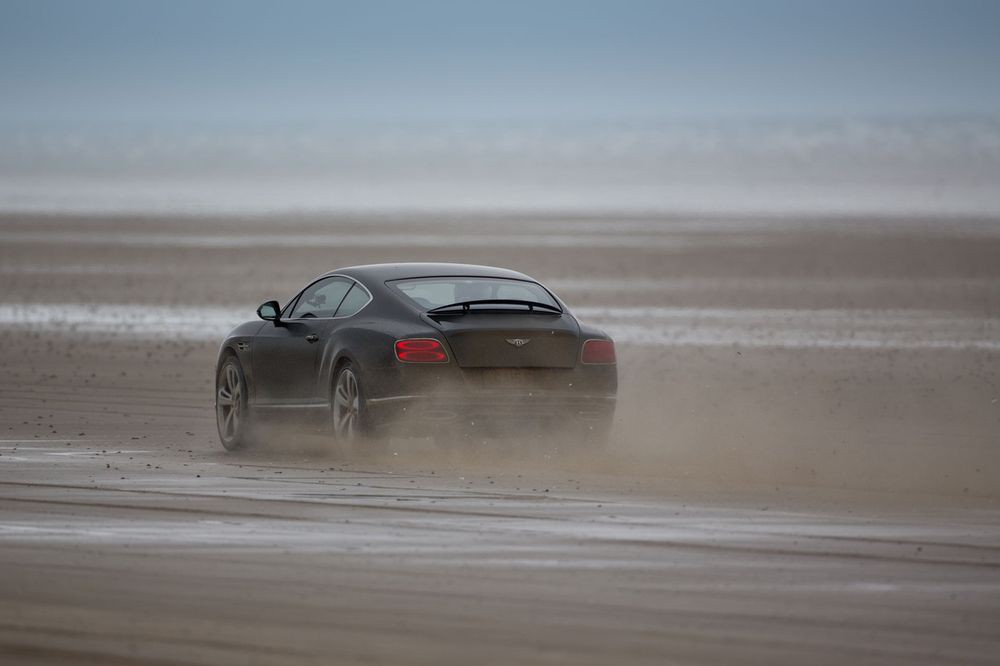 Bentley Continental GT Speed побил рекорд скорости на пляже Рекорд скорости на пляже от Bentley Continental Bentley Continental GT Speed побил рекорд скорости на пляже Continental, bentley, авто, рекорд скорости