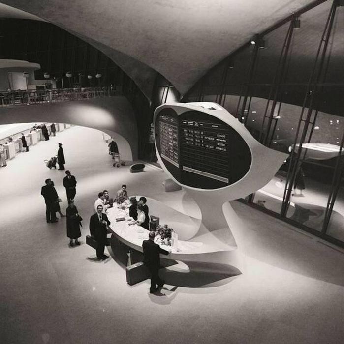 Будущее вчера, Нью–Йорк, 1956 Информационный терминал Trans World Airlines в аэропорту Idlewild (с 1963 имени John F. Kennedy). прикол, редкие кадры, факты