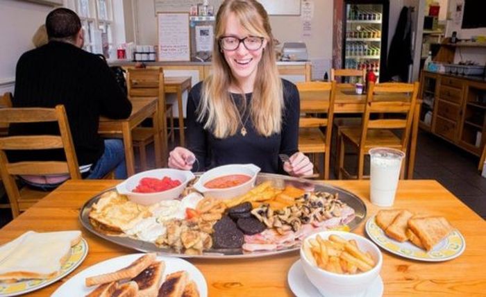 Ресторан «Corner Cafe», Великобритания: Монструозный Мега Завтрак  еда, пари, соревнование, спор