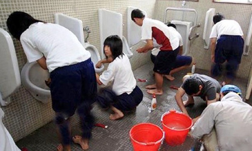 В японских школах нет уборщиц Десять японских странностей, ония