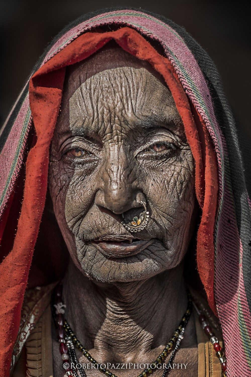 Пожилая женщина из Джайпура бедность, индия, нищие, садху