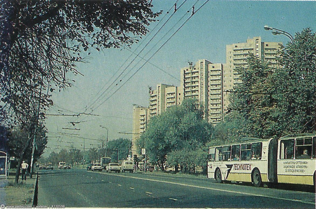 Троллейбус на проспекте Маршала Жукова. 90-е, москва, фотографии