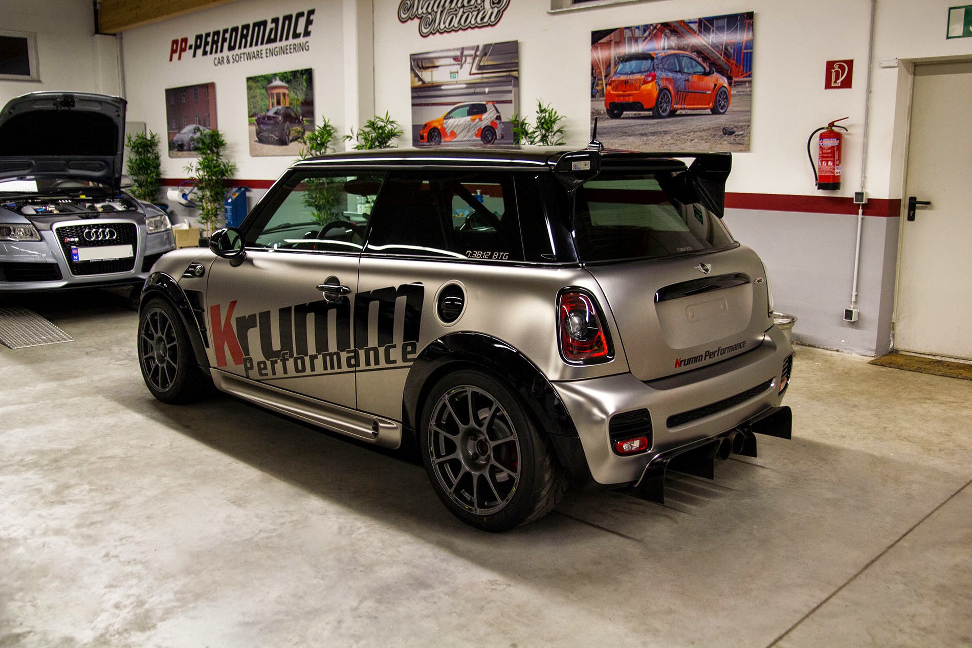 300-сильный MINI John Cooper Works от немецких тюнеров 300-сильный MINI John Cooper Works от немецких тюнеров jcw, john cooper works, mini, авто, тюнинг