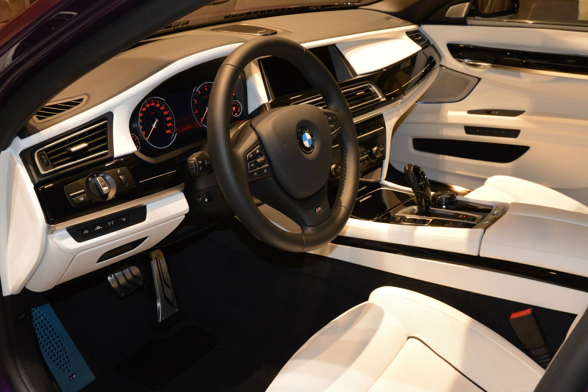 Роскошный BMW 760Li фиолетового цвета 7-series, 760li, bmw, авто, эксклюзив