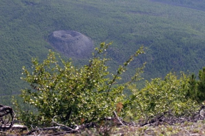 Патомский кратер Аркаим, Молебский треугольник, мистика