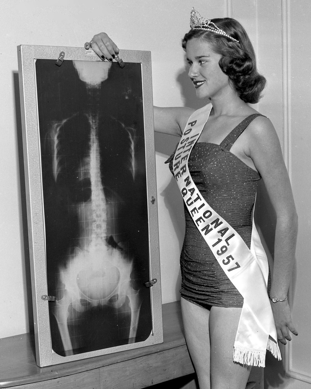 6. Королева Осанки,1957 конкурс, королева, красота
