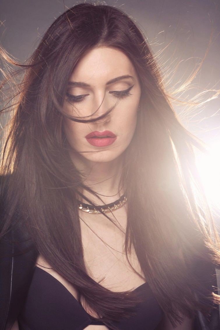 Порно видео өсіп кеткен шашты қырады