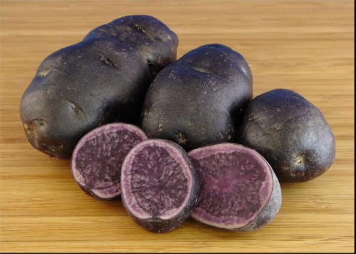 Фиолетовый картофель дача, овощи