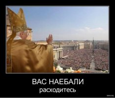 Слон сфотографировался с туристом на память
