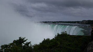 Последняя не интересная: Дом вверх ногами в городке Niagara Falls. 5 фоток до этого гораздо приятнее. Сам Ниагарский водопад. Возил знакомого, приехавшего погостить в наши палестины.